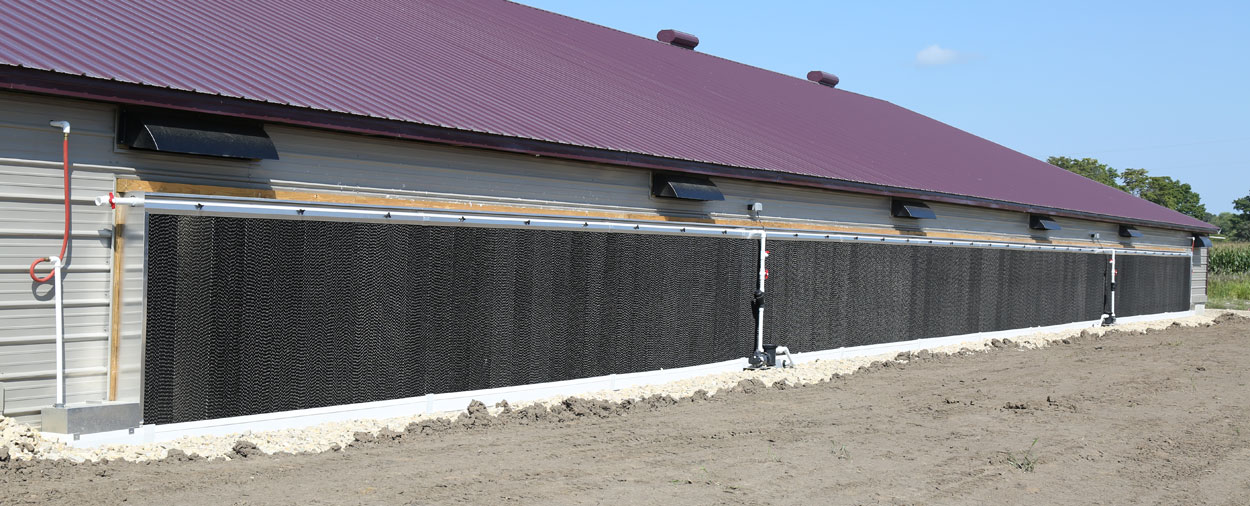 Система випарного охолодження EVAP Hog Slat задовольняє потреби сучасних великих свиноферм та птахокомплексів. У поєднанні з тунельними стулками TEGO, система чітко монтується у відповідну конфігурацію приміщення.